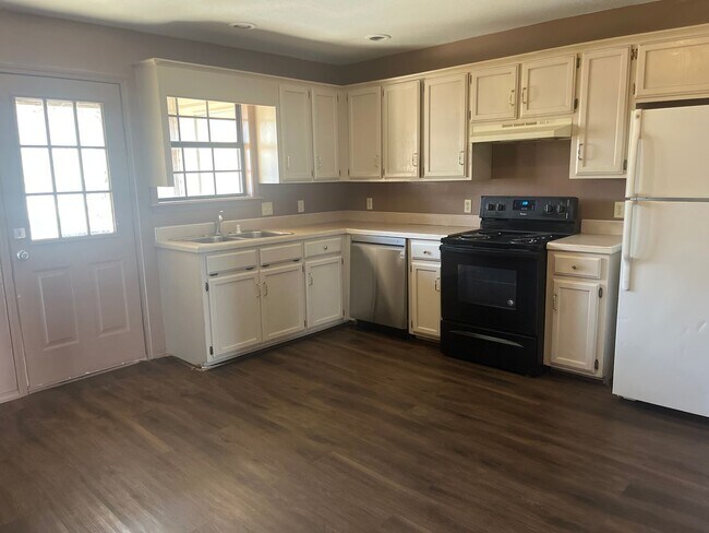 317 W 16th Ct in Russellville, AR - Building Photo - Building Photo