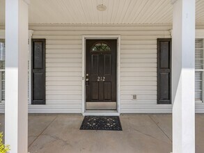 212 Dartmoor Dr in Spartanburg, SC - Foto de edificio - Building Photo