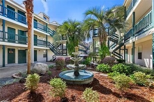 2330 Edenborn Ave, Unit 120 in Metairie, LA - Building Photo