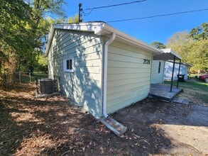 2126 W Lynn St in Springfield, MO - Building Photo - Building Photo