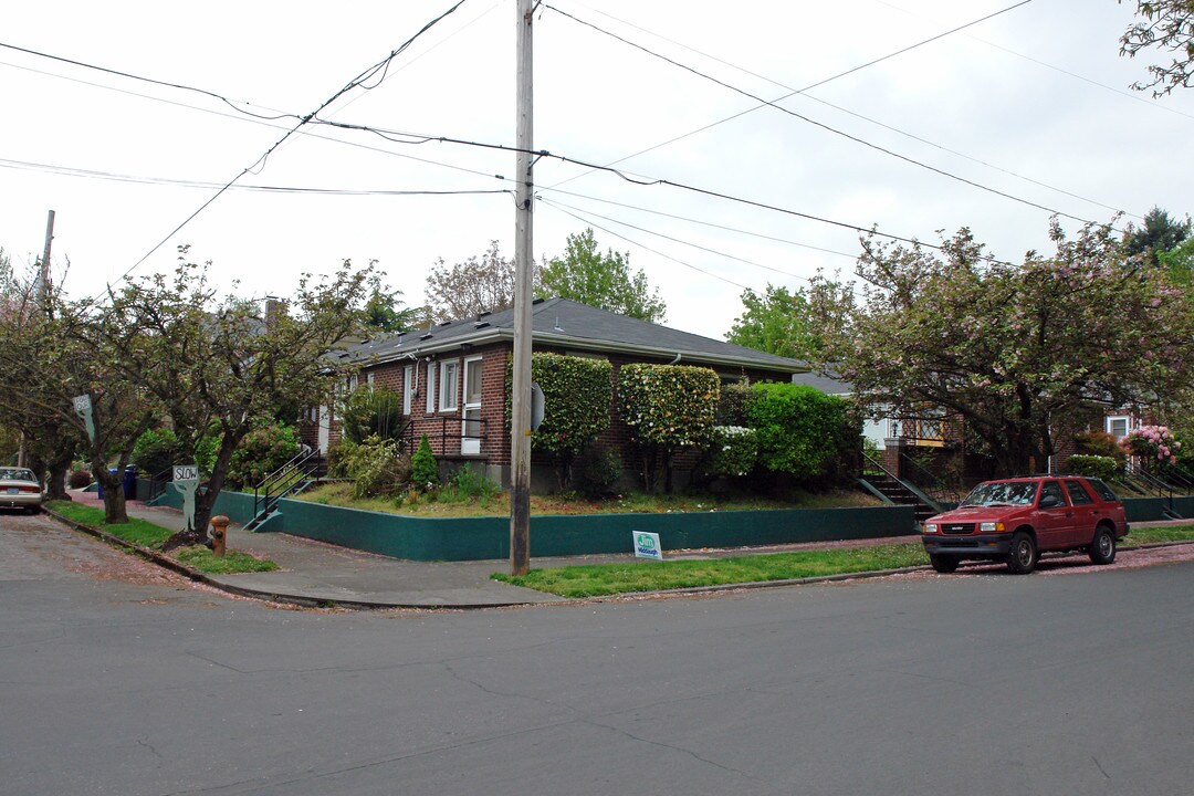 Irvington Court in Portland, OR - Foto de edificio