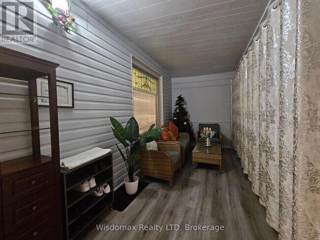 4466 Fourth Ave in Niagara Falls, ON - Foto de edificio - Building Photo