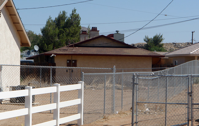 20225 Rimrock Rd in Apple Valley, CA - Foto de edificio - Building Photo