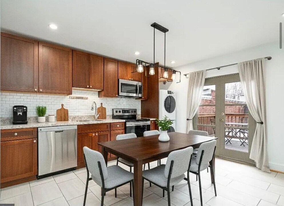 1717 Green St in Philadelphia, PA - Building Photo