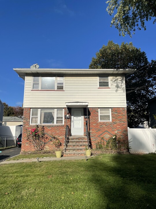 466 Teneyke Pl, Unit Utilities Included Apt in Rahway, NJ - Building Photo