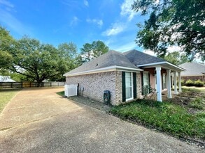 552 Brookstone Cir in Madison, MS - Building Photo - Building Photo