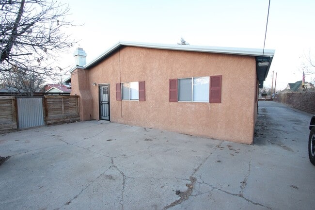 property at 1414 Griegos Rd NW