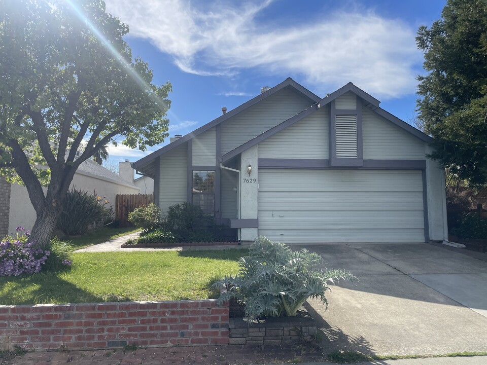 7629 Downing Pl Way in Antelope, CA - Building Photo