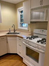135 Bolton St in Boston, MA - Building Photo - Building Photo