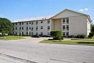 Lake Como Apartments in Fort Worth, TX - Building Photo