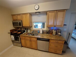 1541 Crest Dr in Englewood, FL - Building Photo - Building Photo