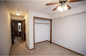 2216 S Leonard Rd in St. Joseph, MO - Building Photo - Building Photo
