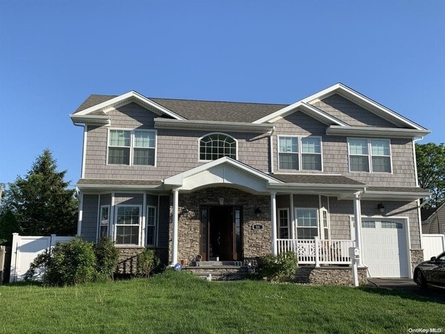 11 Lillian Ln in Plainview, NY - Building Photo - Building Photo