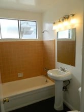 7849 W Manchester Ave in Playa Del Rey, CA - Building Photo - Interior Photo