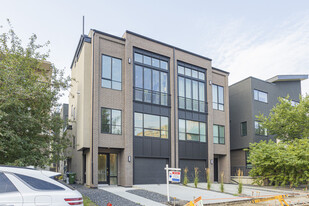 135 24 Av SW in Calgary, AB - Building Photo