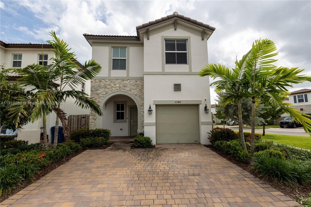 2388 NW 130th Ter in Miami Shores, FL - Building Photo