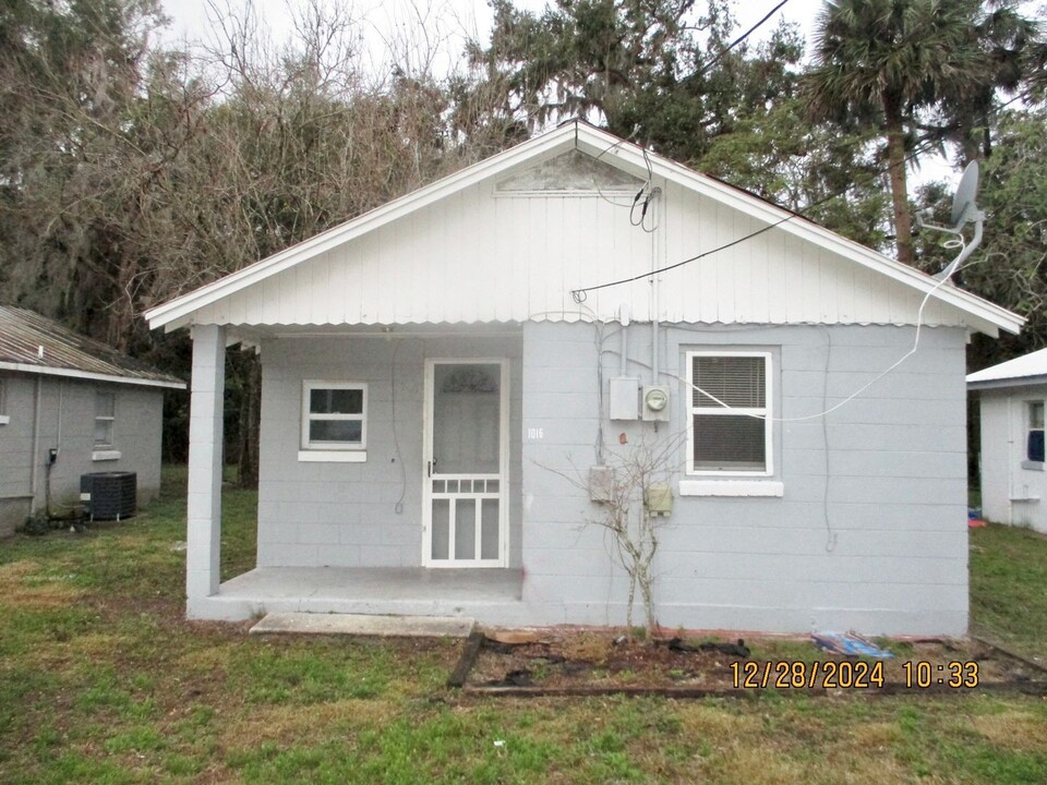 1016 S Clara Ave in DeLand, FL - Building Photo