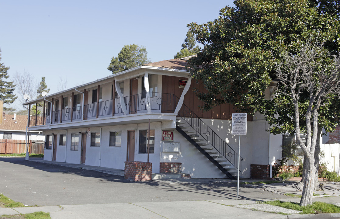 333 Dumont Ave in Hayward, CA - Building Photo