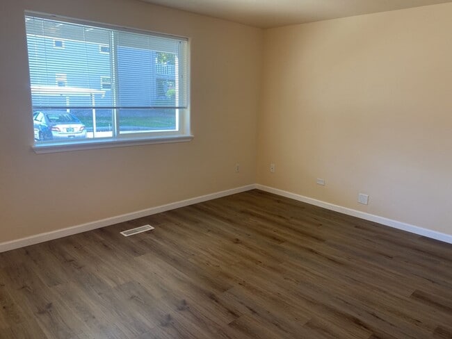 617-619 Valley Heart Ln in Central Point, OR - Building Photo - Building Photo