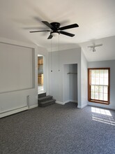 193 W Broadway, Unit #2 in Bangor, ME - Foto de edificio - Building Photo