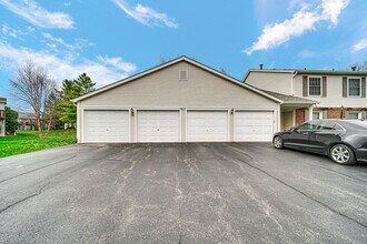 342 Mulberry Ct in Bartlett, IL - Building Photo - Building Photo