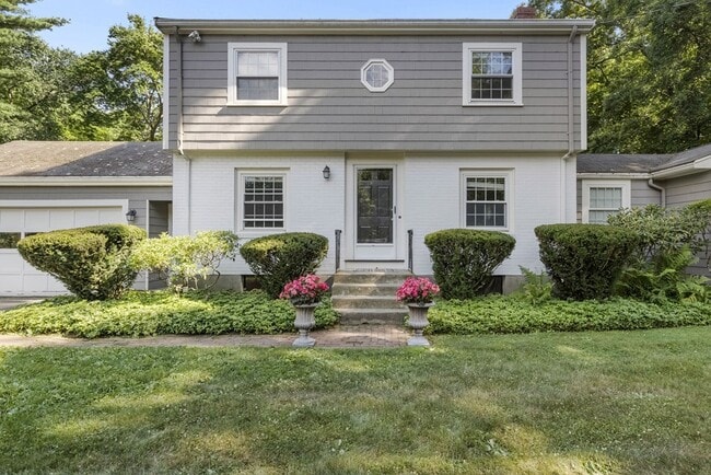216 Claybrook Rd in Dover, MA - Building Photo - Building Photo