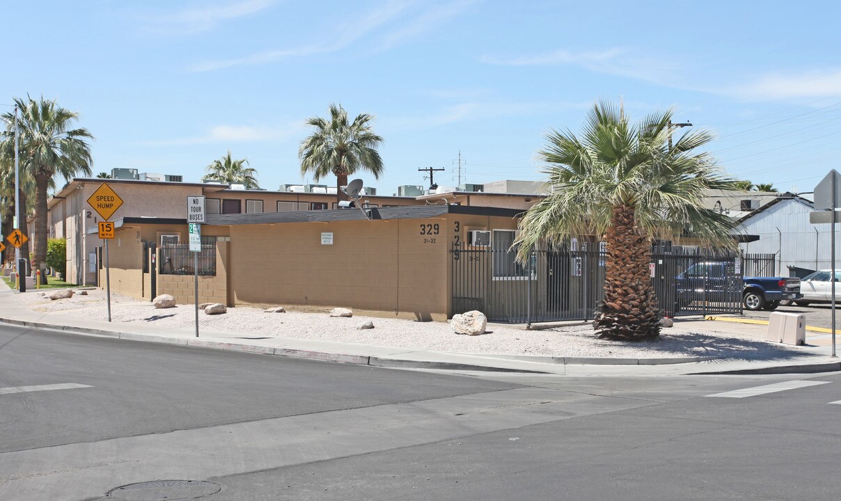 2104 Tam Dr in Las Vegas, NV - Building Photo