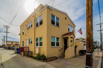 4095 Front St in San Diego, CA - Building Photo - Building Photo