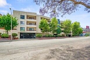 1037 N Vista St, Unit 305 in West Hollywood, CA - Building Photo