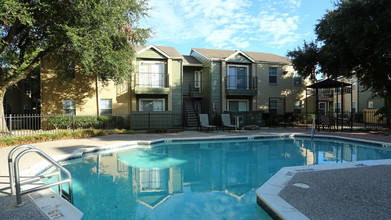 Bridgewater Apartments in Tomball, TX - Building Photo - Building Photo