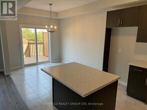 10 Whelan Ct in Thorold, ON - Building Photo - Building Photo