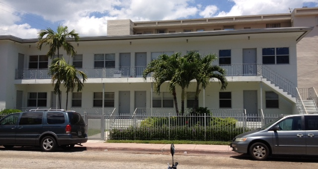 1011 9th St in Miami Beach, FL - Building Photo