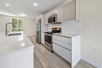 2561 NE 193rd St-Unit -1203 in Miami, FL - Building Photo - Building Photo