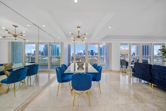1717 N Bayshore Dr in Miami, FL - Building Photo - Building Photo