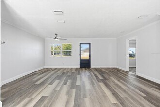 8902 W Norfolk St in Tampa, FL - Building Photo - Building Photo