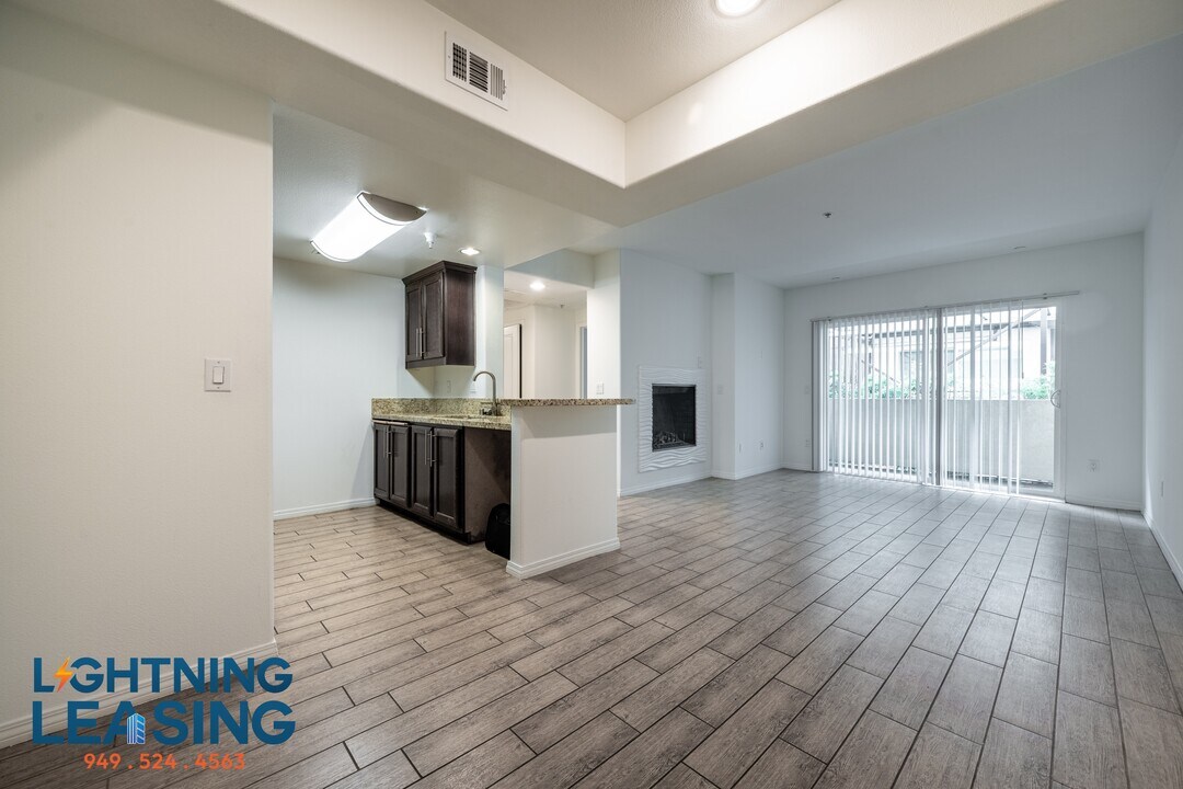 11923 Kling St in Los Angeles, CA - Building Photo