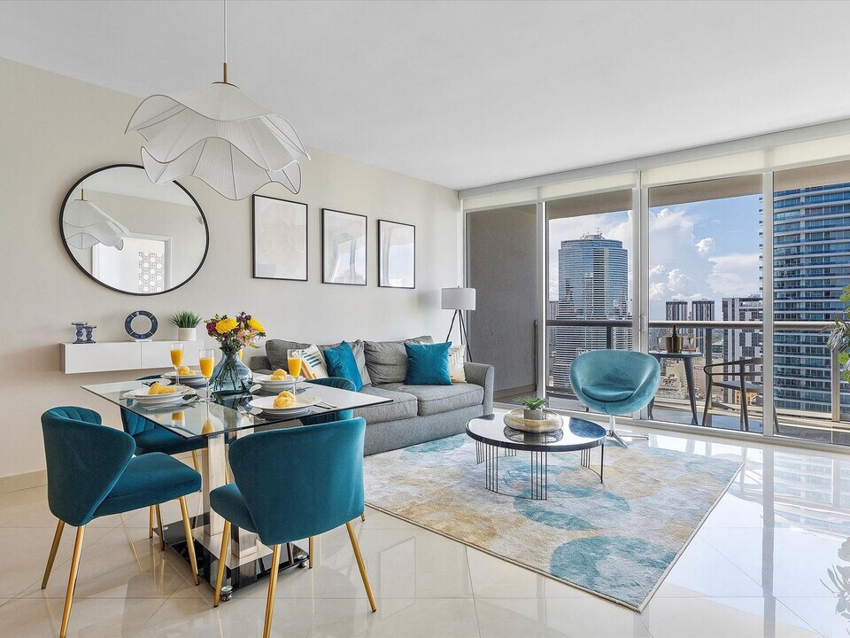 485 Brickell Ave in Miami, FL - Building Photo