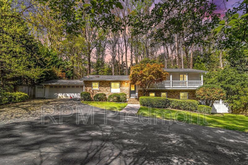 2570 Northside Dr NW in Atlanta, GA - Building Photo