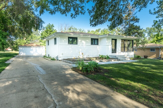 1N555 Park Blvd in Glen Ellyn, IL - Building Photo - Building Photo
