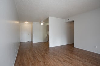 Sedona Pointe Apartments in Tucson, AZ - Building Photo - Interior Photo