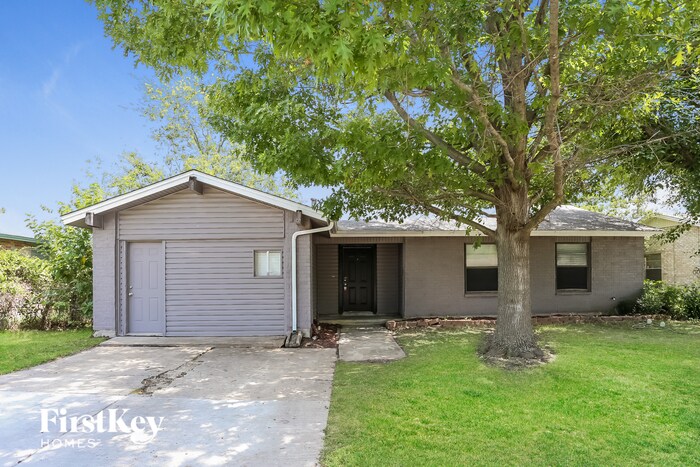 3205 Hanover Dr in Arlington, TX - Building Photo