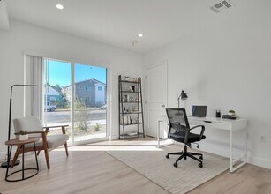 5850 Vineland Ave in Los Angeles, CA - Building Photo - Building Photo