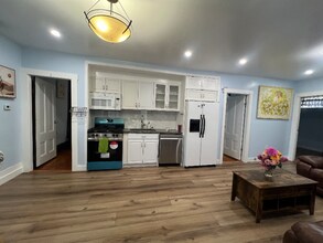 206 Neponset Ave, Unit Apt 2-Floor 1 in Boston, MA - Building Photo - Building Photo