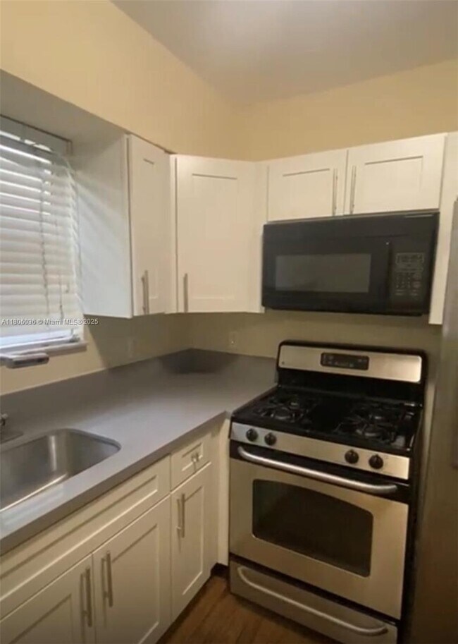 815 W 40th St in Miami Beach, FL - Building Photo - Building Photo