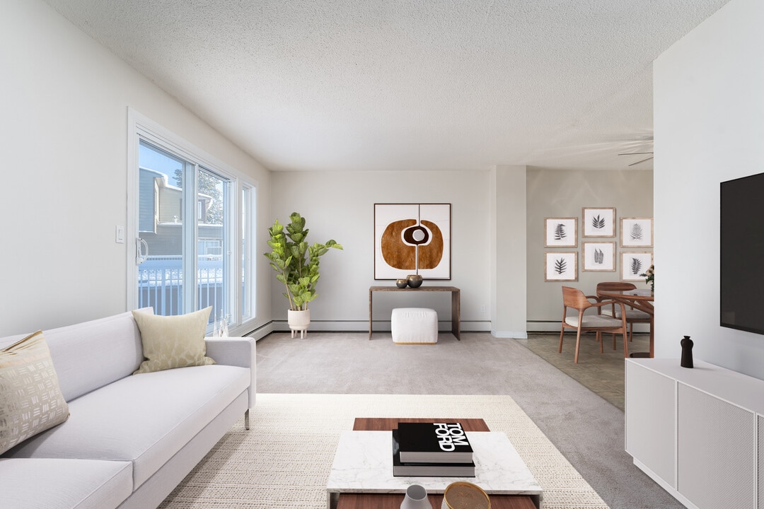 Hillcrest Place in Edmonton, AB - Building Photo