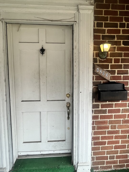 4203 Doris Ave, Unit 1 in Baltimore, MD - Foto de edificio