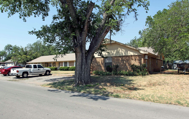 528 S 12th St in Chickasha, OK - Building Photo - Building Photo