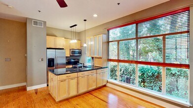 2062 Atherton Heights Ln in Charlotte, NC - Foto de edificio - Building Photo