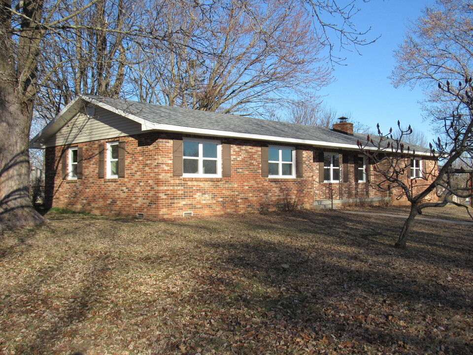 319 Ash Dr in Marshfield, MO - Building Photo