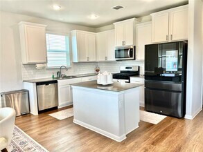 6554 Marsh Ln in Buda, TX - Building Photo - Building Photo